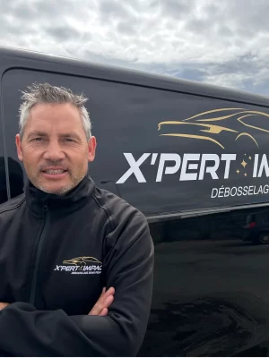 XP06A – DEPORTE Frédéric a man standing in front of a van